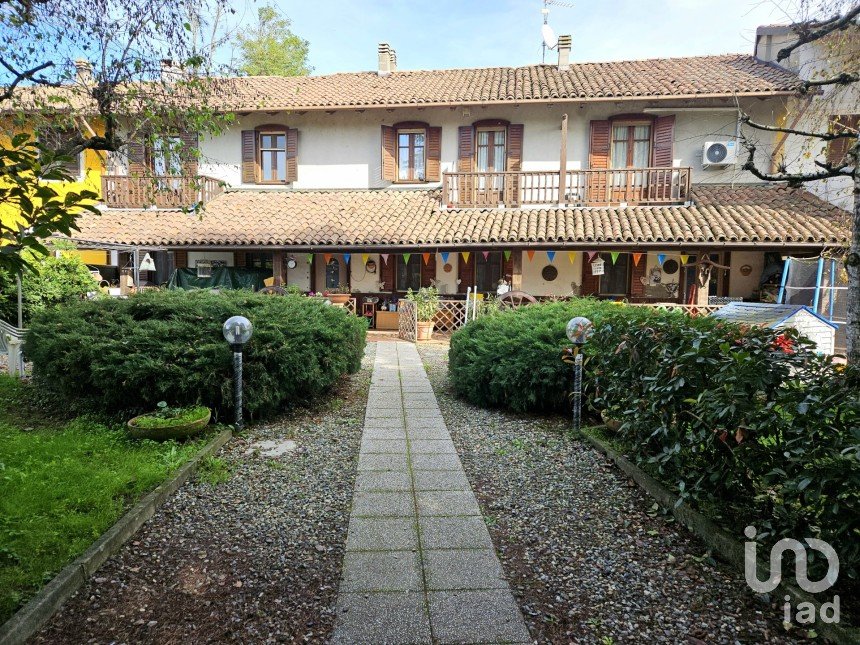 Town house 10 rooms of 236 m² in Motta de' Conti (13010)