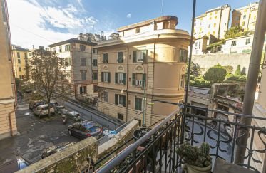 Apartment 8 rooms of 135 m² in Genova (16122)