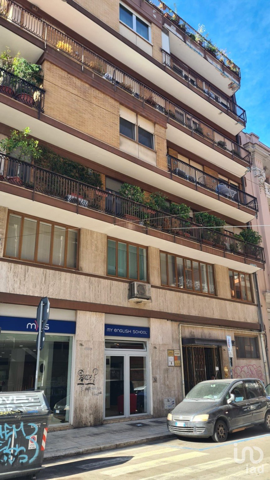 Ufficio 8 locali di 160 m² a Bari (70121)