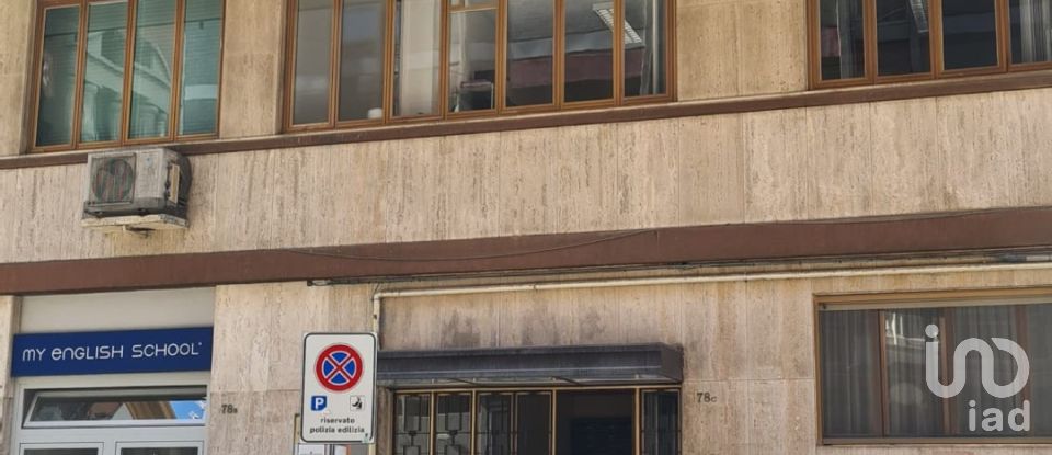Ufficio 8 locali di 160 m² a Bari (70121)