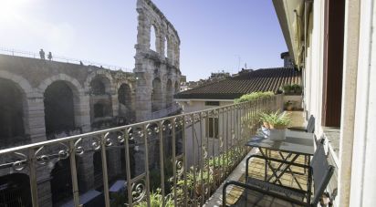 Loft 13 locali di 336 m² a Verona (37121)