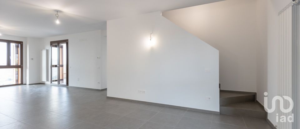Loft 4 rooms of 193 m² in Urbisaglia (62010)