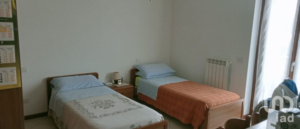 Duplex 9 rooms of 115 m² in Zevio (37059)