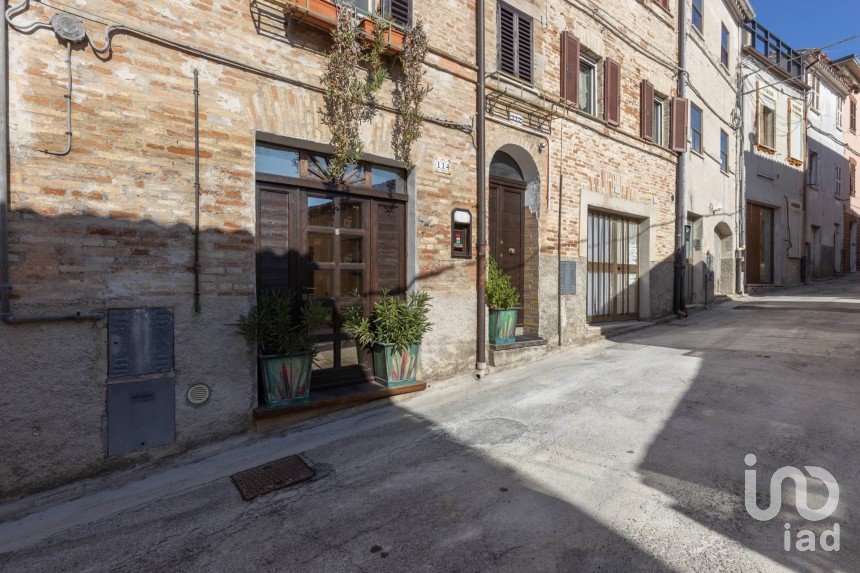 Casa indipendente 9 locali di 180 m² in Montefano (62010)