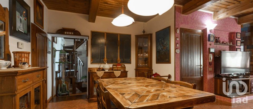 Casa indipendente 9 locali di 180 m² in Montefano (62010)