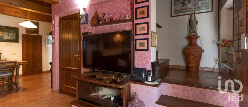 Casa indipendente 9 locali di 180 m² in Montefano (62010)