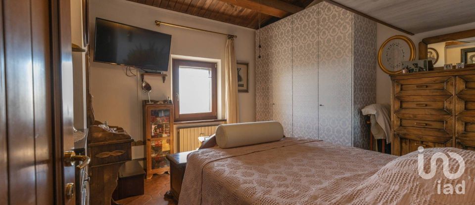 Casa indipendente 9 locali di 180 m² in Montefano (62010)