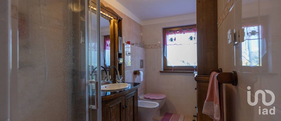 Casa indipendente 9 locali di 180 m² in Montefano (62010)