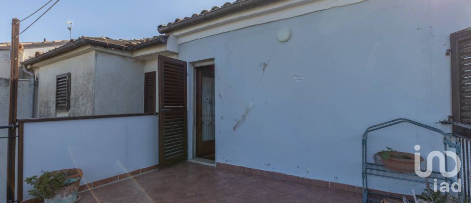 Town house 9 rooms of 180 m² in Montefano (62010)
