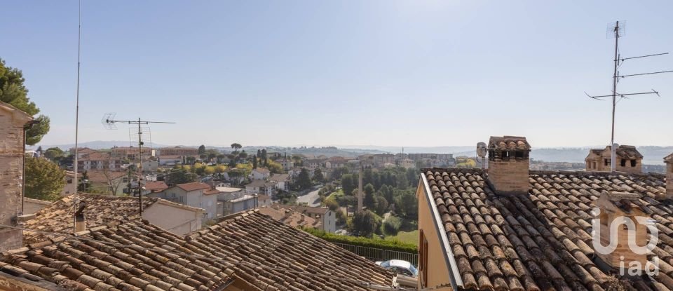 Casa indipendente 9 locali di 180 m² in Montefano (62010)