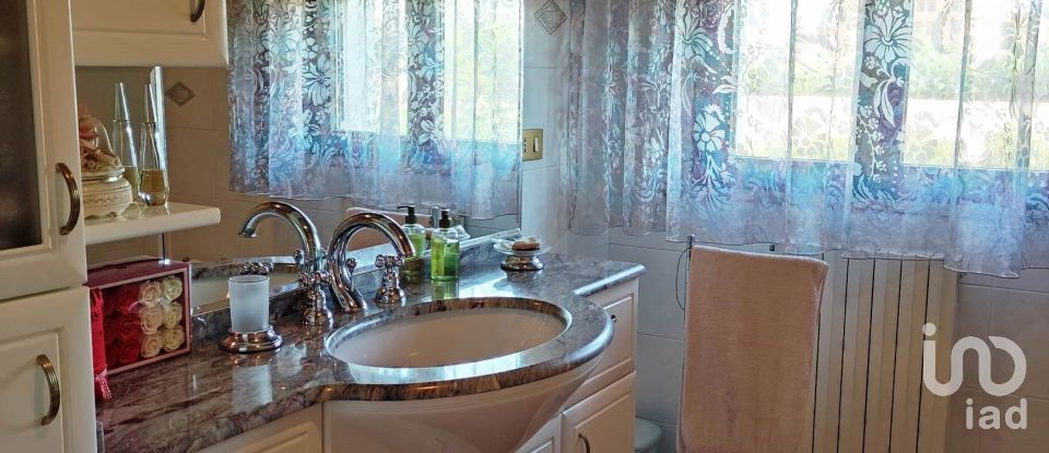 Villa a schiera 4 locali di 92 m² in Fano (61032)