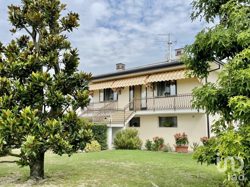 Casa indipendente 8 locali di 230 m² in San Donà di Piave (30027)