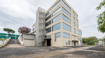 Palazzo / Stabile di 5.300 m² in Guidonia Montecelio (00012)
