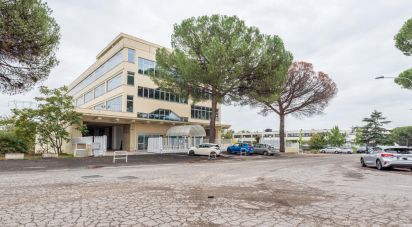 Palazzo / Stabile di 5.300 m² in Guidonia Montecelio (00012)