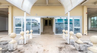 Palazzo / Stabile di 5.300 m² in Guidonia Montecelio (00012)