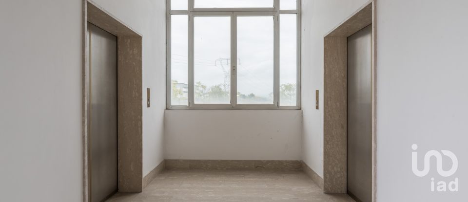 Palazzo / Stabile di 5.300 m² in Guidonia Montecelio (00012)