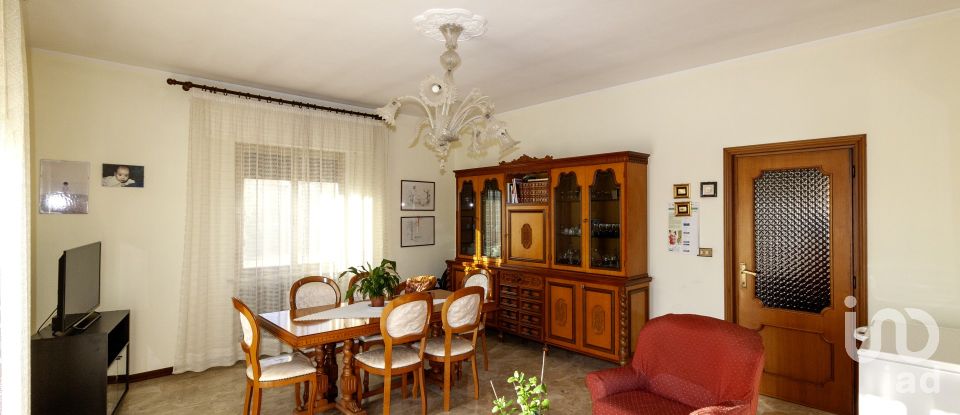 Lodge 7 rooms of 142 m² in Notaresco (64024)