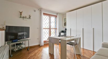 Loft 3 locali di 75 m² a Roma (00148)