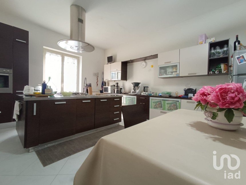 Casa indipendente 5 locali di 160 m² in Qualiano (80019)
