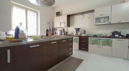 Casa indipendente 5 locali di 160 m² in Qualiano (80019)