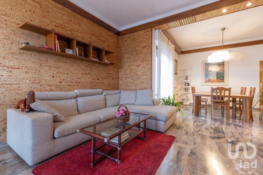 Appartamento 7 locali di 155 m² a Montegranaro (63812)