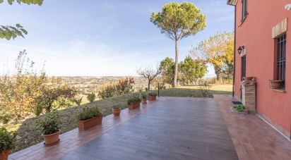 Casale 7 locali di 255 m² in Macerata (62100)