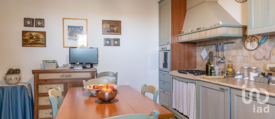 Casale 7 locali di 255 m² in Macerata (62100)