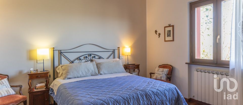 Casale 7 locali di 255 m² in Macerata (62100)