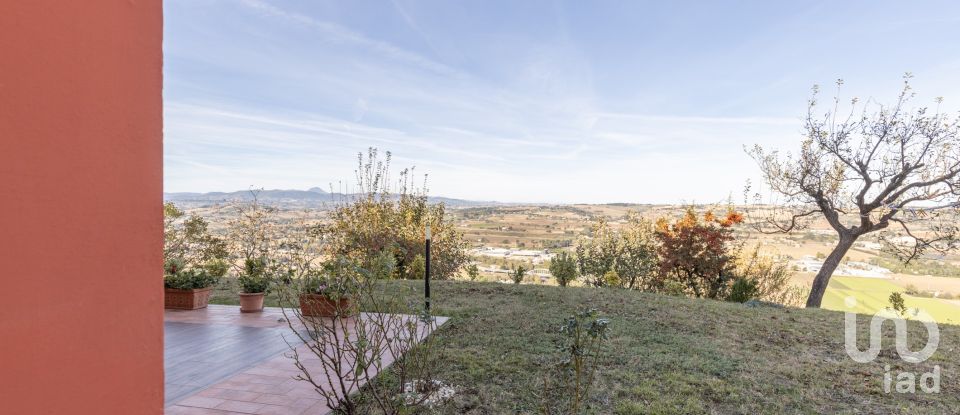 Casale 7 locali di 255 m² in Macerata (62100)