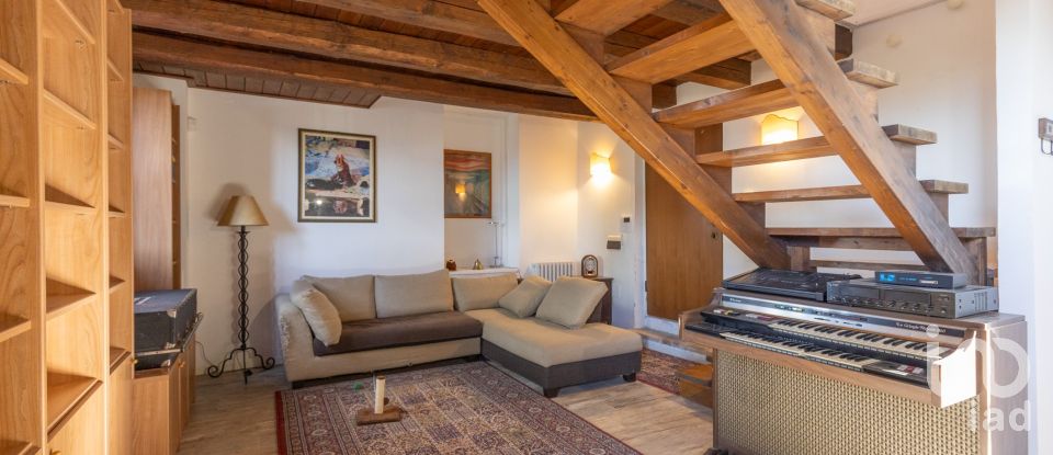 Casale 7 locali di 255 m² in Macerata (62100)