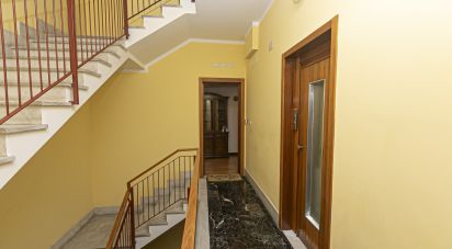 Apartment 6 rooms of 90 m² in Genova (16152)