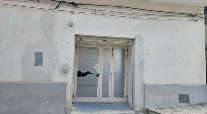 Negozio / locale commerciale di 67 m² in San Mango d'Aquino (88040)
