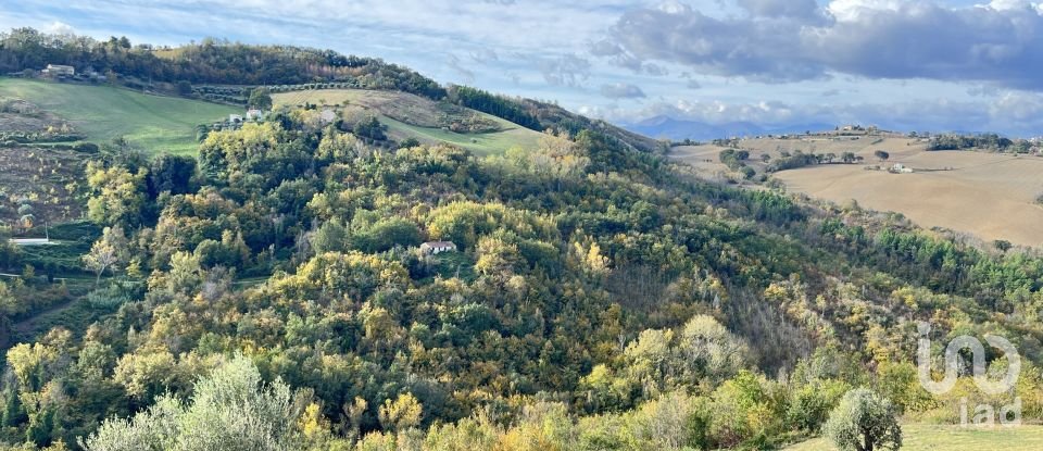 Townhouse 10 rooms of 200 m² in Montegiorgio (63833)