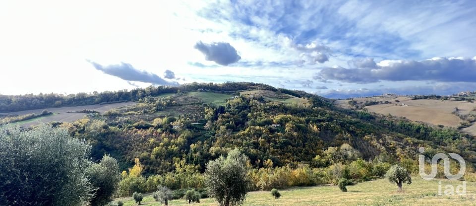 Townhouse 10 rooms of 200 m² in Montegiorgio (63833)