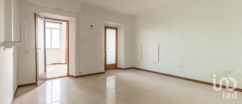 Town house 11 rooms of 140 m² in Osimo (60027)