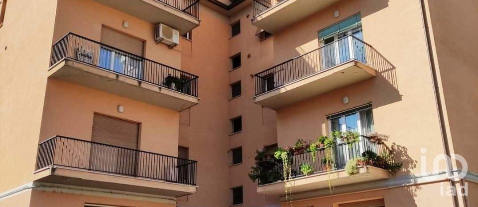 Block of flats 3 rooms of 77 m² in Rosora (60030)