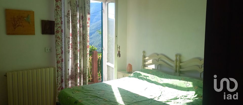 Casa indipendente 5 locali di 116 m² in Mezzanego (16046)