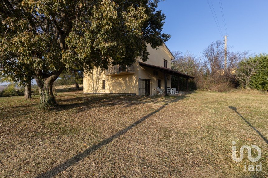 Casa indipendente 8 locali di 200 m² in Osimo (60027)