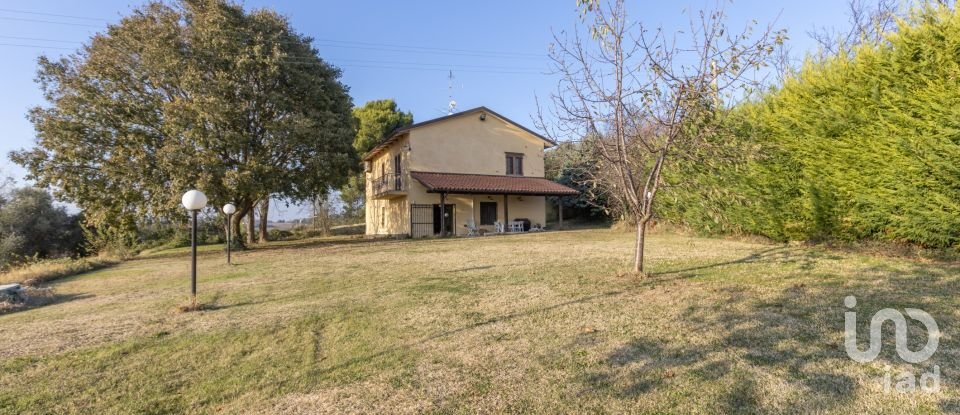 Town house 8 rooms of 200 m² in Osimo (60027)