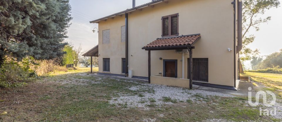 Casa indipendente 8 locali di 200 m² in Osimo (60027)