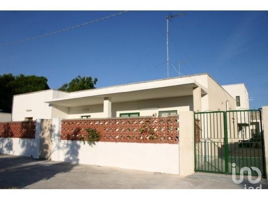 House boat 7 rooms of 165 m² in Lecce (73100)