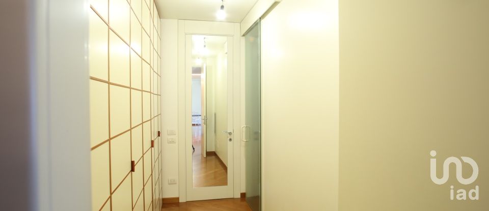 Hotel 6 rooms of 248 m² in Barzanò (23891)