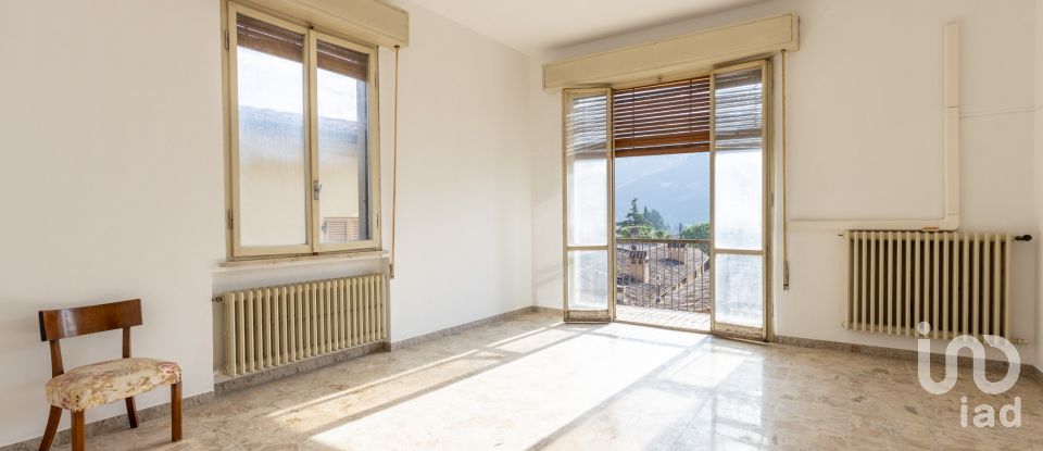 Apartment 11 rooms of 287 m² in Fossombrone (61034)