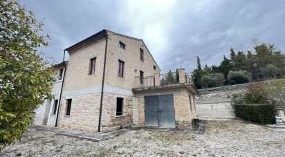Town house 10 rooms of 200 m² in Falerone (63837)