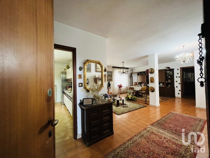Appartamento 7 locali di 140 m² a Valenza (15048)