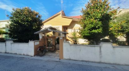 Town house 9 rooms of 277 m² in Mondolfo (61037)