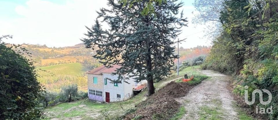 Town house 0 rooms of 200 m² in Falerone (63837)