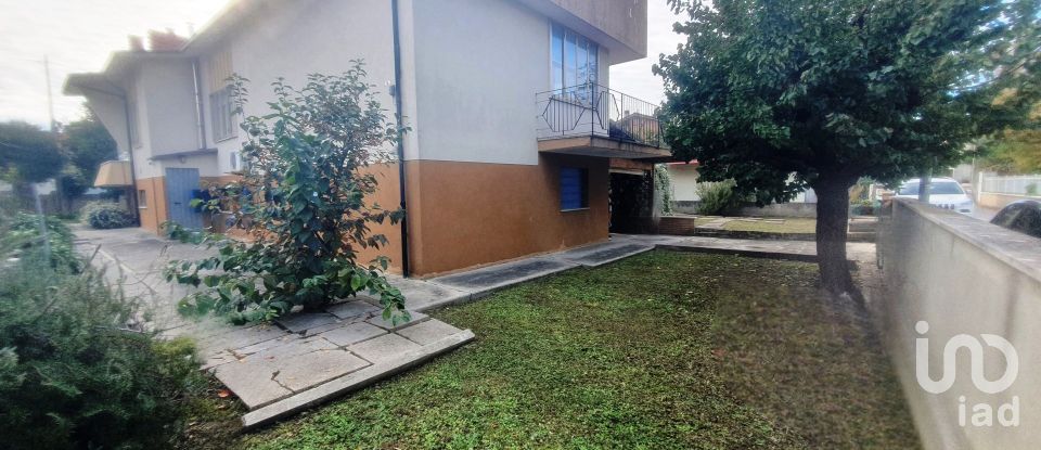 Town house 9 rooms of 277 m² in Mondolfo (61037)