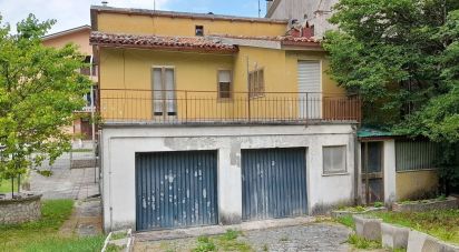 Villa Bifamiliare 8 locali di 240 m² in Frontone (61040)