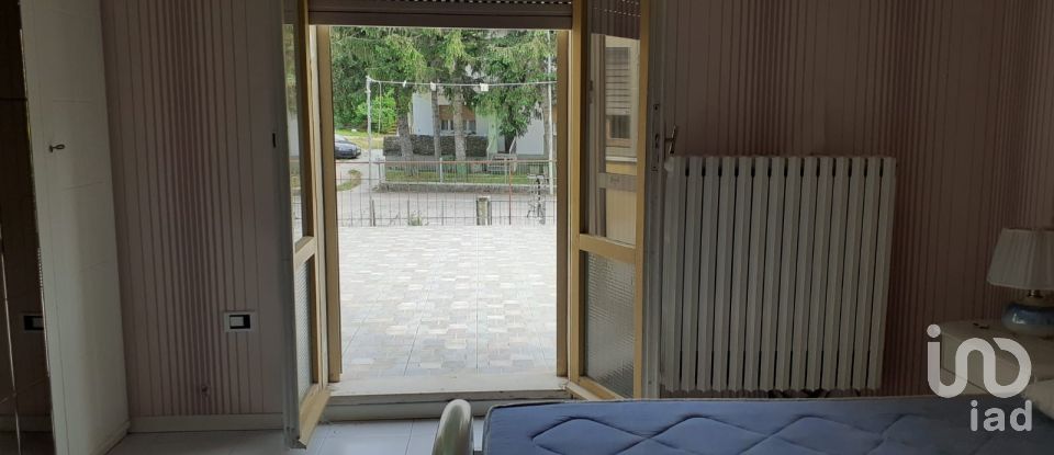 Villa Bifamiliare 8 locali di 240 m² in Frontone (61040)